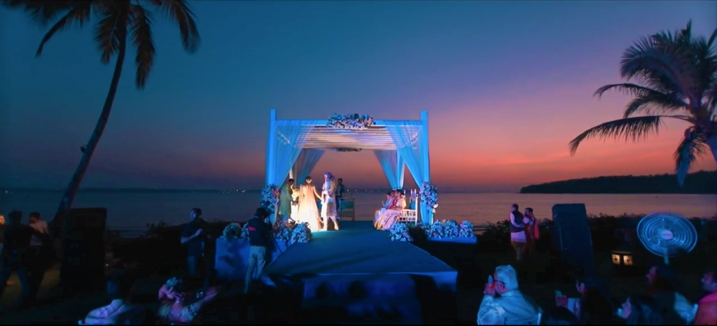 A Glittery & Glam-up Reception